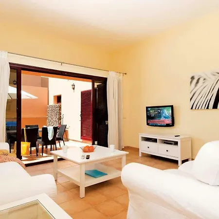 Villa Sleeps 6 Pool Wifi